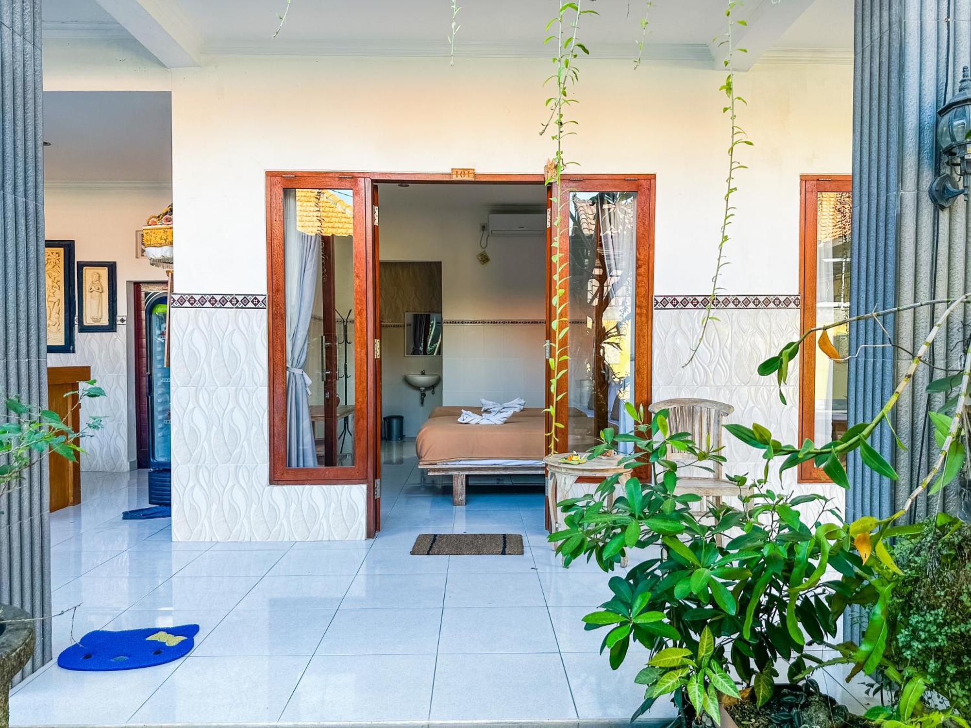 Sanata Yoga Guesthouse Canggu Zewnętrze zdjęcie